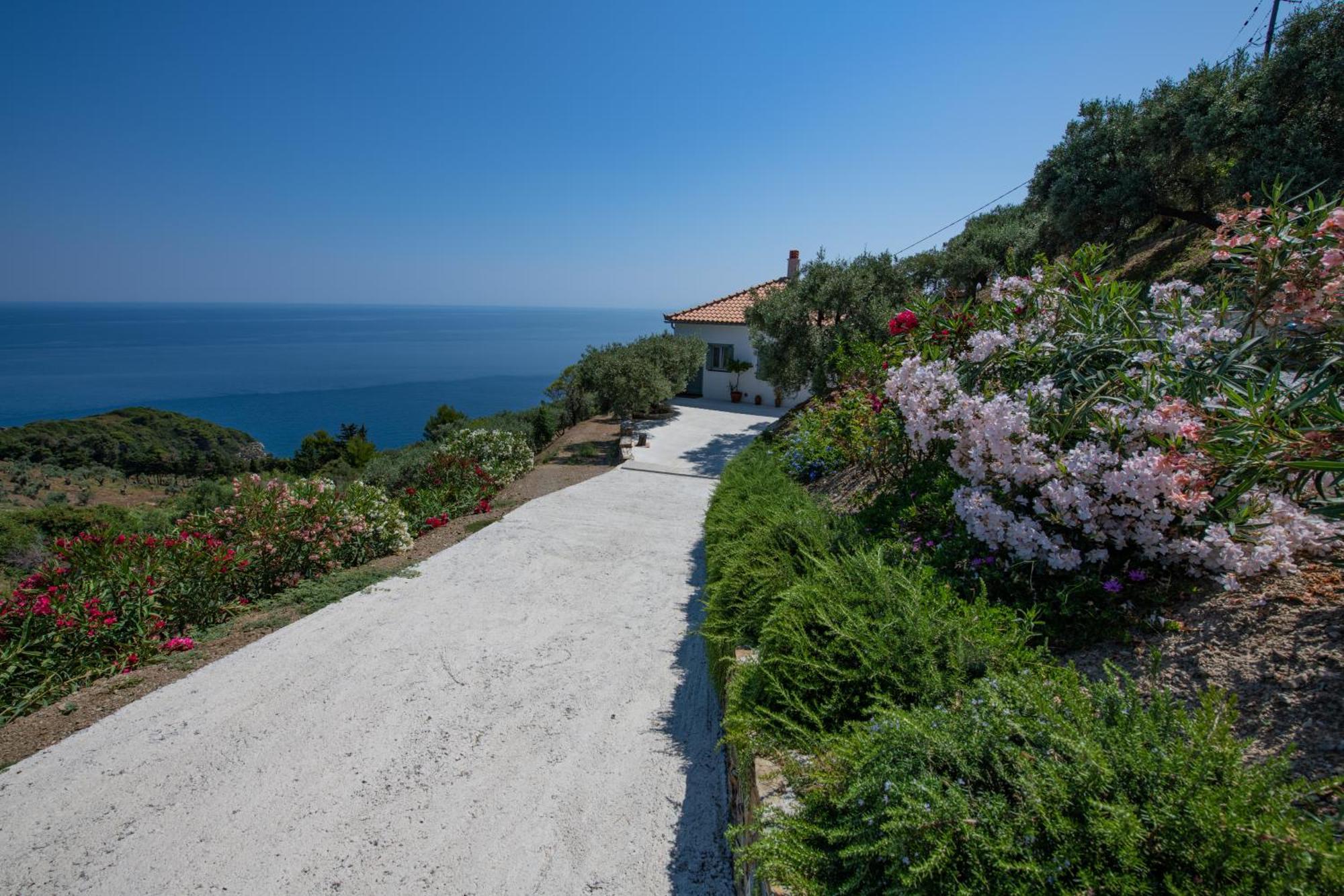 Avgi Villa Glossa Exterior photo